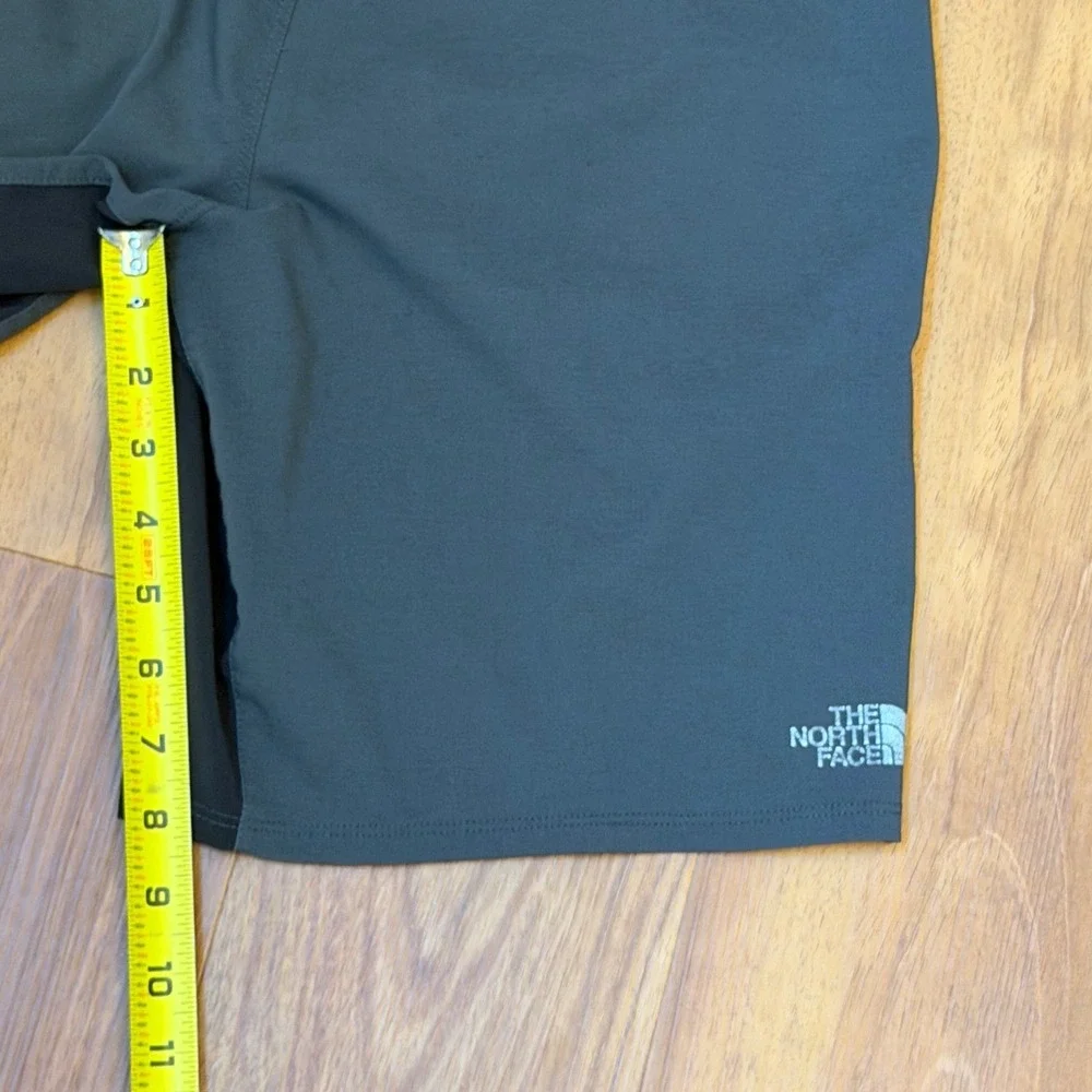 The North Face Shorts Men's Size Small
